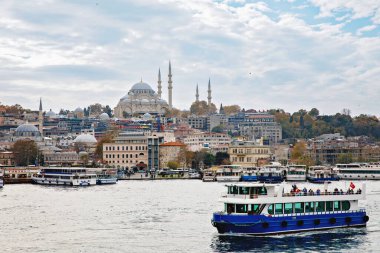 İSTANBUL, TÜRKÇE 18 Kasım 2022. İstanbul, Türkiye 'de Süleyman Camii Altın Boynuz manzarası.