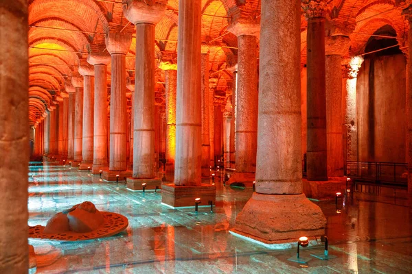 Cisterna Basílica Yerebatan Sarayi Antiguo Embalse Subterráneo Agua Debajo Ciudad — Foto de Stock