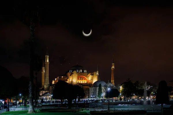 Ayasofya博物馆 Hagia Sophia 土耳其伊斯坦布尔的Sultan Ahmet公园 夜间开放 拜占庭建筑 城市地标和建筑世界奇迹 — 图库照片