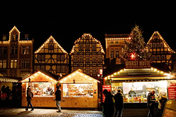 Alsfeld Germany 2222年12月9日 クリスマスの装飾 レストラン クリスマスマーケットの訪問者が付いている古い市場の場所 伝統的なクリスマスマーケット — ストック写真