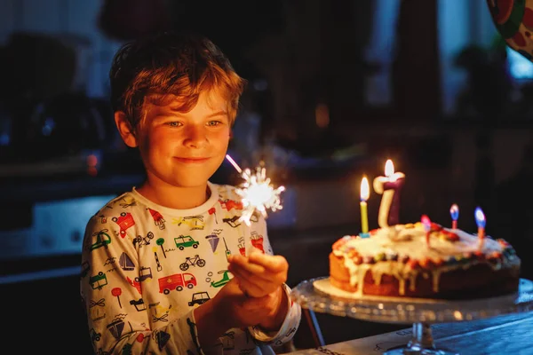 Entzückend Glücklicher Blonder Kleiner Junge Der Seinen Geburtstag Feiert Kind — Stockfoto