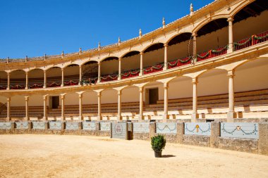 Plaza de Toros, Ronda 'daki Bullring, 1785 yılında İspanya' nın en eski ve en ünlü boğa güreşi arenalarından biri olarak açıldı. Endülüs