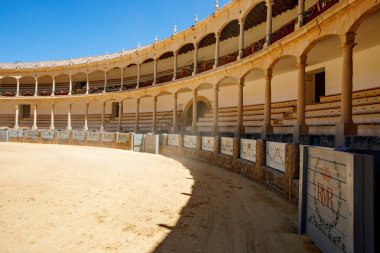 Plaza de Toros, Ronda 'daki Bullring, 1785 yılında İspanya' nın en eski ve en ünlü boğa güreşi arenalarından biri olarak açıldı. Endülüs