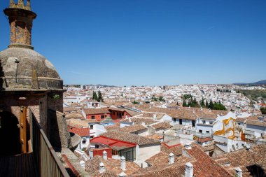 Ronda ind Endülüs, İspanya. Turistik şehir, evler ve çatılar yukarıdan görünüyor