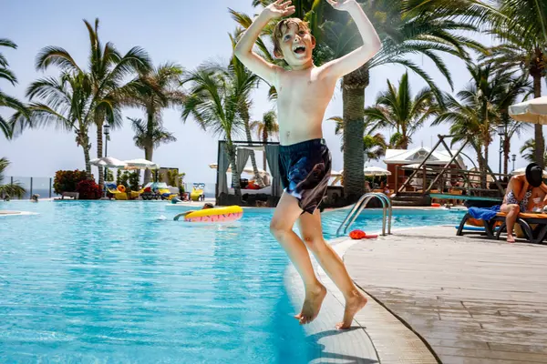 Happy Little Kid Boy Jumping Pool Having Fun Family Vacations — Stock Photo, Image