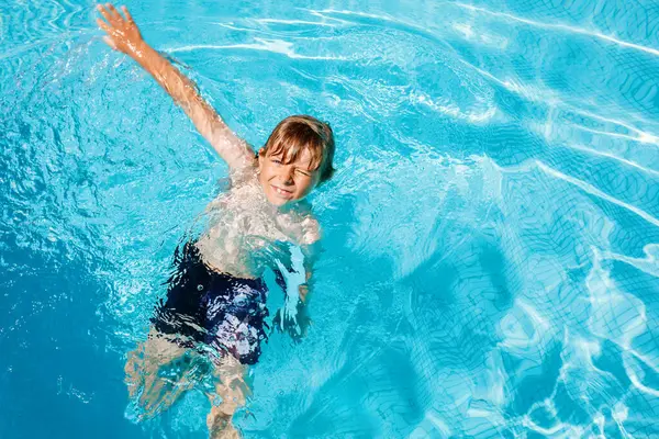 Portrait Happy Little Kid Boy Pool Having Fun Family Vacations — Stock Photo, Image