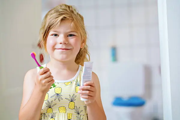 Cute Little Girl Toothbrush Toothpaste Her Hands Cleans Her Teeth — 图库照片
