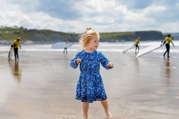 Little Cute Toddler Girl Ballybunion Surfer Beach Having Fun Playing — Foto de Stock