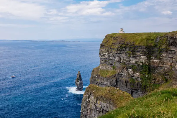 モハーの壮大な崖は アイルランドのクレア郡のバレン地域の南西端に位置する海の崖です ワイルド アトランティック ウェイ — ストック写真