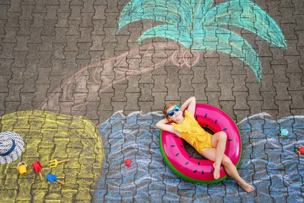 Happy Little Preschool Girl Swimsuit Inflatable Ring Sea Sand Palm lizenzfreie Stockfotos