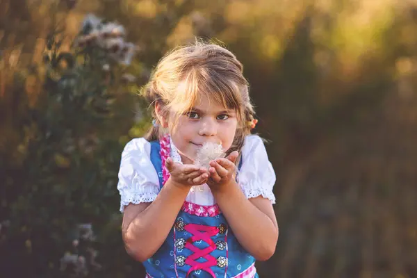 Cute Little Kid Girl Traditional Bavarian Costume Wheat Field Happy Rechtenvrije Stockfoto's