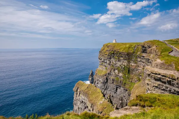 Spectaculaire Cliffs Moher Zijn Zeekliffen Gelegen Aan Zuidwestelijke Rand Van — Stockfoto