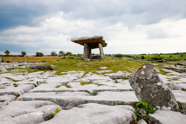 Poulnabrone Dolmen Ireland Burren County Clare Period Neolithic Spectacular Landscape — Stock Photo, Image