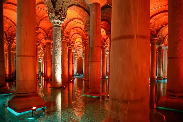 Cisterna Baziliky Nebo Yerebatan Sarayi Starověká Podzemní Nádrž Vodu Pod — Stock fotografie