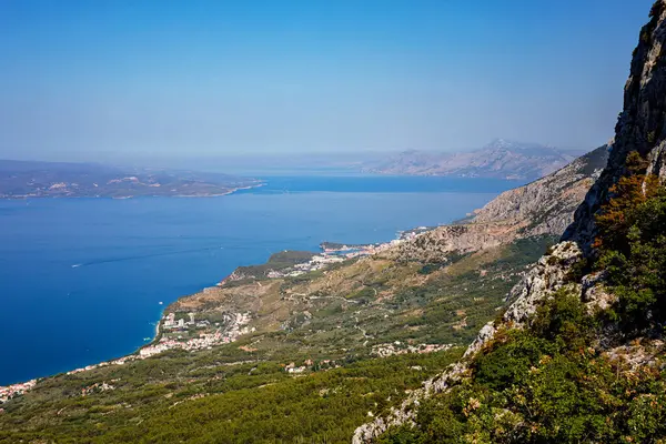 Hermosa Vista Del Paisaje Makarska Riviera Croacia Soleado Día Verano Fotos de stock