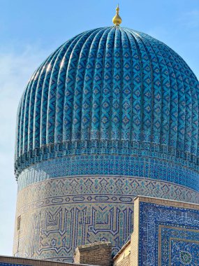Samarkand Özbekistan 'da Timur' un en sevdiği eşine adanmış Bibi Khanum Camii 'nin kubbesi
