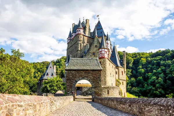 Schloss Eltz Eine Mittelalterliche Burg Deutschland Rheinland Pfalz Moselregion Schöne lizenzfreie Stockfotos