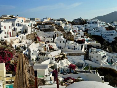 Santorini 'nin panoramik manzarası, Cyclades Adası, Yunanistan. Güzel Oia Köyü