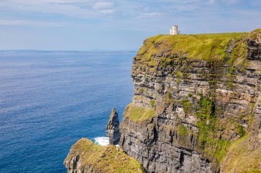 Muhteşem Moher Kayalıkları County Clare, İrlanda Burren bölgenin güneybatı kenarında bulunan deniz kayalıkları vardır. Vahşi Atlantik yolu.