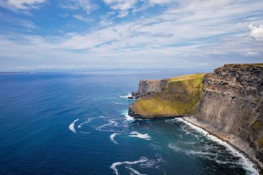 Muhteşem Moher Kayalıkları County Clare, İrlanda Burren bölgenin güneybatı kenarında bulunan deniz kayalıkları vardır. Vahşi Atlantik yolu.