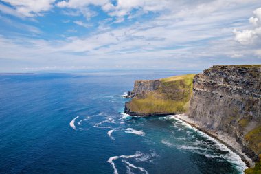 Muhteşem Moher Kayalıkları County Clare, İrlanda Burren bölgenin güneybatı kenarında bulunan deniz kayalıkları vardır. Vahşi Atlantik yolu.