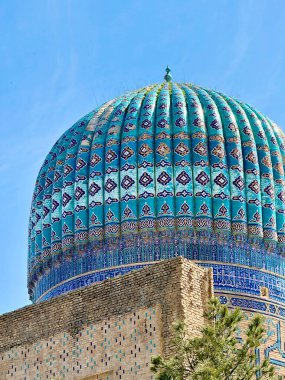 Samarkand Özbekistan 'da Timur' un en sevdiği eşine adanmış Bibi Khanum Camii 'nin kubbesi