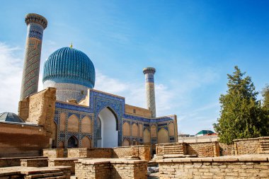 Özbekistan, Semerkand 'daki güzel Gur-e-Amir mozolesi. Güneşli bir günde dış görünüş. Guri Amir.
