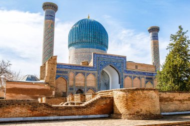 Özbekistan, Semerkand 'daki güzel Gur-e-Amir mozolesi. Güneşli bir günde dış görünüş. Guri Amir.