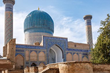 Özbekistan, Semerkand 'daki güzel Gur-e-Amir mozolesi. Güneşli bir günde dış görünüş. Guri Amir.