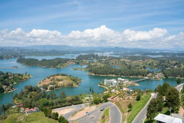 El Penol Guatape Medellin Kolombiya 'nın güzel manzarası