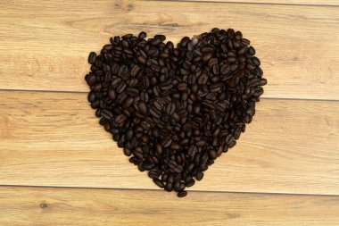 Kavrulmuş kahve çekirdekleri, kahveye bayılırım, kavrulmuş kahve çekirdekli kalp..