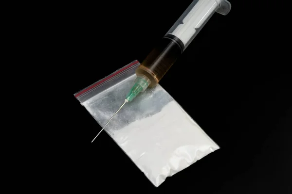 Kokaina Lub Inne Nielegalne Narkotyki Biały Proszek Strzykawka Izolowane Czarnym — Zdjęcie stockowe