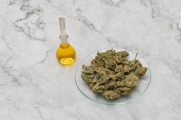 Maconha Cannabis Medicinal Erva Num Recipiente Vidro Extrato Médico Óleo — Fotografia de Stock