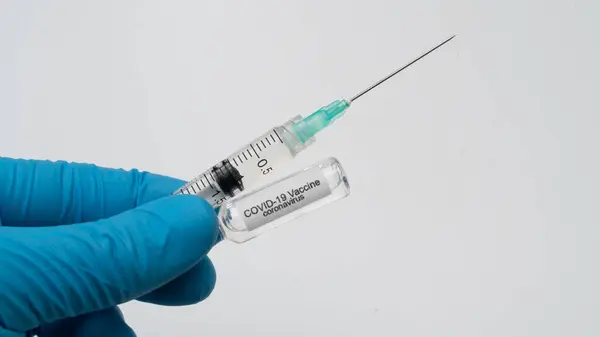 Médico Detém Covid Vacina Contra Coronavírus Mão Amostra Sangue Infectada — Fotografia de Stock