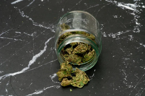 Cannabis Marihuana Medicinal Porro Hierba Recipiente Vidrio Drogas —  Fotos de Stock