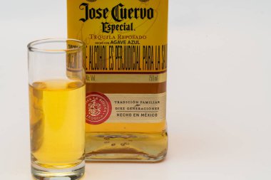 Jose Cuervo tekila, altın tekila..