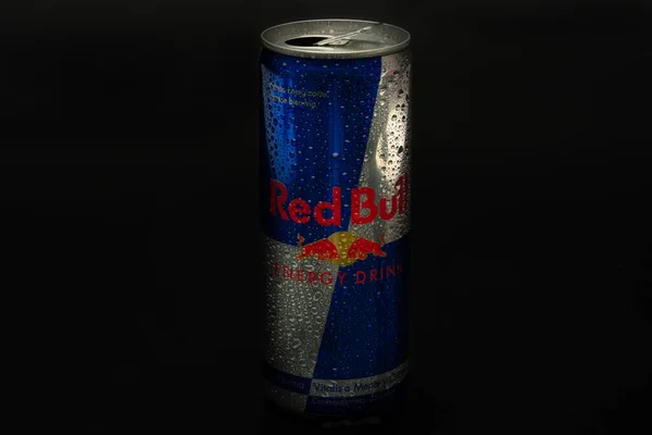 Aluminium Blikje Red Bull Energy Drinken Met Ijs Druppels Red — Stockfoto