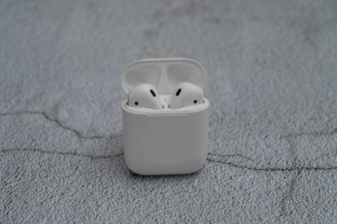 Apple 'dan Kablosuz Kulaklıklar