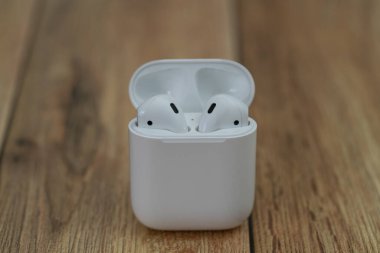 Apple 'dan Kablosuz Kulaklıklar