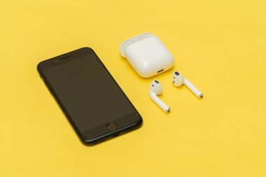 Apple 'dan Kablosuz Kulaklıklar