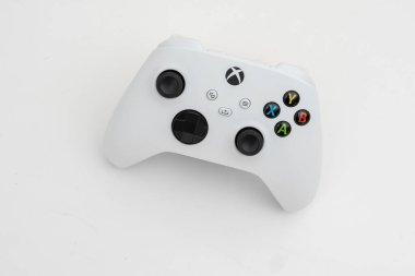 Xbox Serisi S, beyaz video oyun konsolu, Microsoft tarafından üretildi, Sonraki nesil