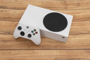Xbox Serisi S, beyaz video oyun konsolu, Microsoft tarafından üretildi, Sonraki nesil