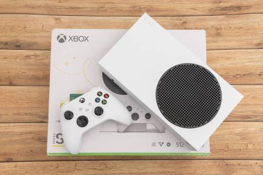 Xbox Serisi S, beyaz video oyun konsolu, Microsoft tarafından üretildi, Sonraki nesil