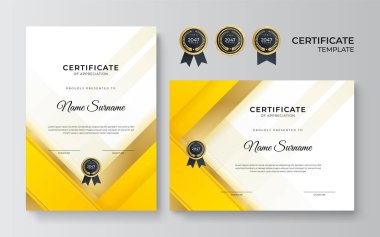 İş dünyası için modern turuncu ve sarı sertifika tasarımı ve altın rozetli başarı ödülü
