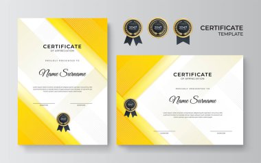 İş dünyası için modern turuncu ve sarı sertifika tasarımı ve altın rozetli başarı ödülü