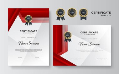 İş dünyası için modern kırmızı ve altın sertifika tasarımı ve altın rozetli başarı ödülü