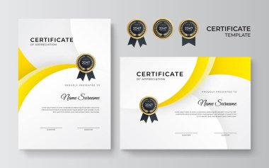 İş dünyası için modern turuncu ve sarı sertifika tasarımı ve altın rozetli başarı ödülü