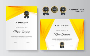 İş dünyası için modern turuncu ve sarı sertifika tasarımı ve altın rozetli başarı ödülü