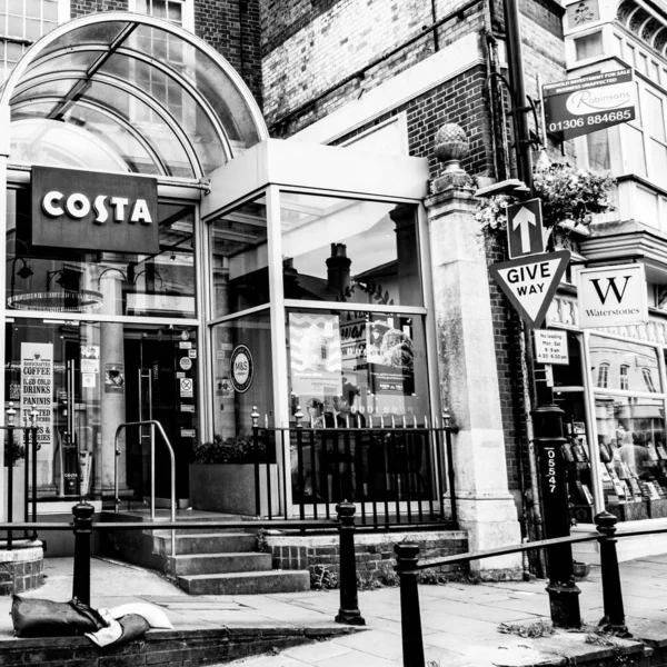 Dorking Surrey Hills London July 2022 Costa Coffee Shop High — стокове фото