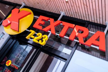 Sandnes, Norveç, 12 Mart 2023, Ekstra Süpermarket Perakende Perakende zinciri ve İnsansız Logo Şubesi